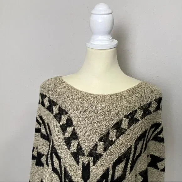Maurices Boho Southwestern Knit Pancho Shawl W/ Fringe Sweater Women's Size L/XL - Picture 2 of 13